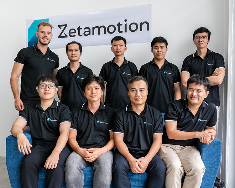 Zetamotion Vietnam tech team group photo in the lab.